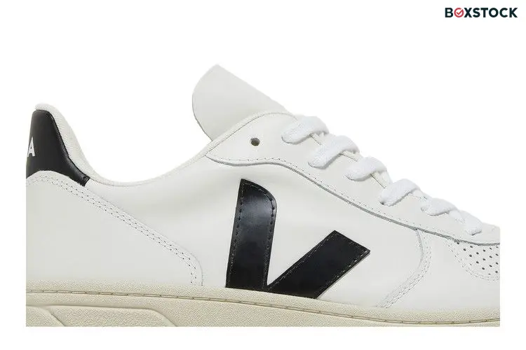 Veja V-10 'Extra White Black'