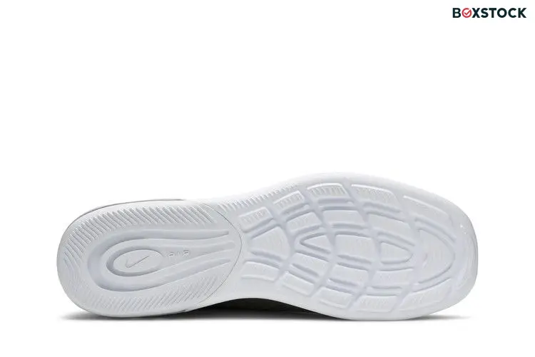 Nike Air Max Axis 'Black Metallic Gold'