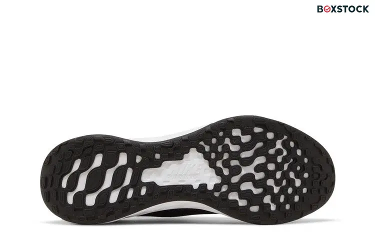 Nike Revolution 6 FlyEase Next Nature 'Black White'