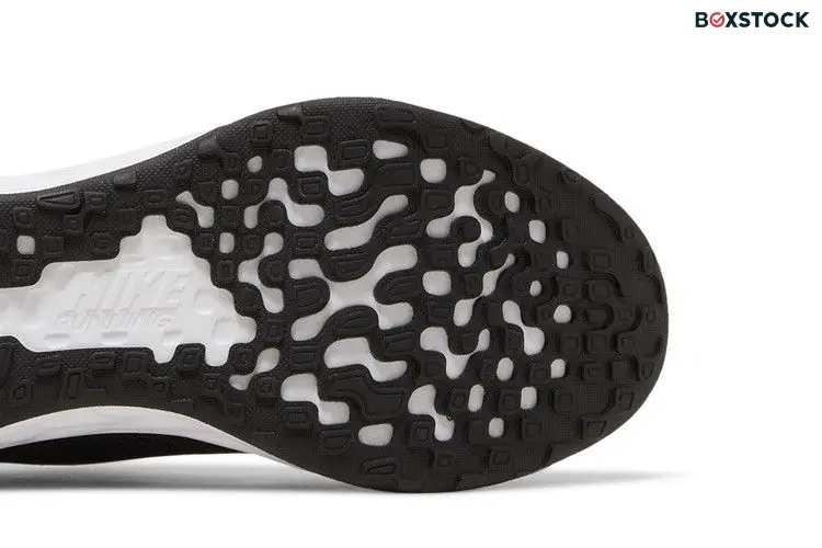 Nike Revolution 6 FlyEase Next Nature 'Black White'