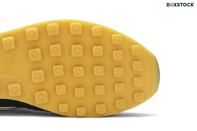 Nike Wmns Internationalist 'Black Gum'