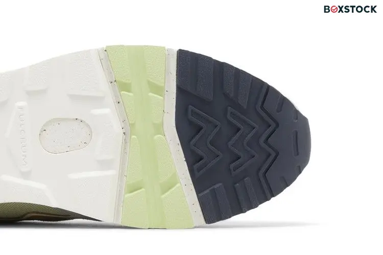 Karhu Aria 95 'Pigeon Doe' Brown