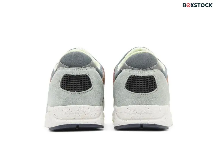 Karhu Aria 95 'Pigeon Doe' Brown