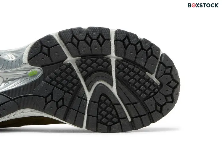 New Balance 2002R Camo Green Nettle Green