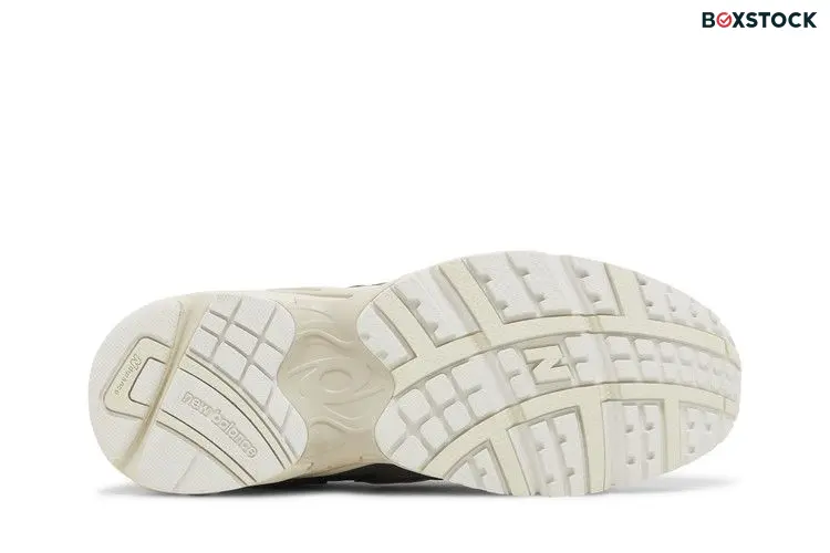 New Balance 725 Black Dark Grey