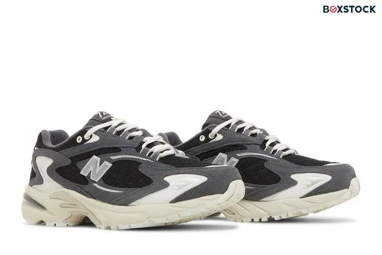 New Balance 725 Black Dark Grey