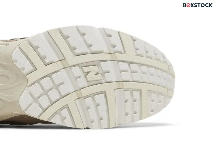 New Balance 725 Mushroom Driftwood