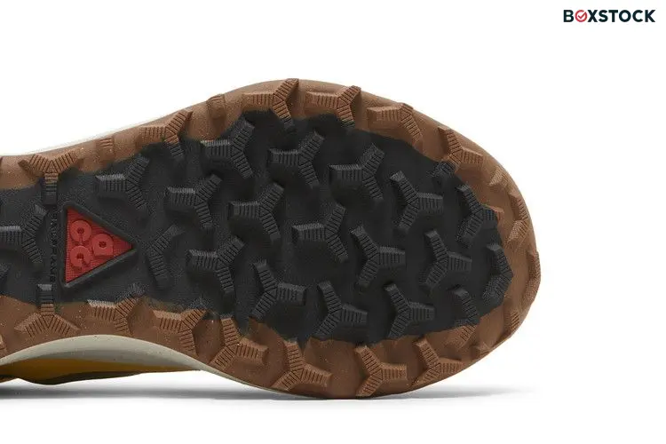 Nike ACG Lowcate Solar Flare